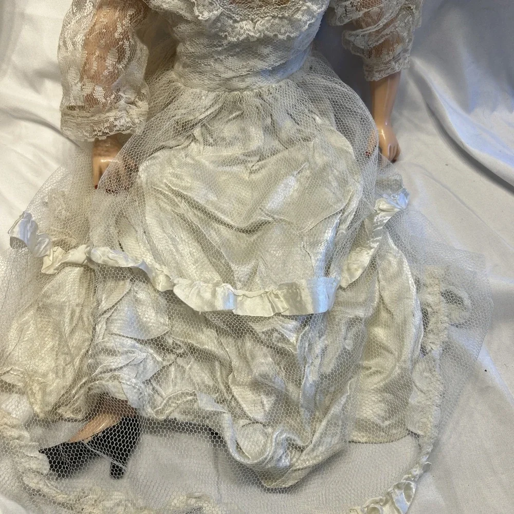 Antique Boudoir Bed Doll 1920- 1930 with Clothes Blue eyes red lips Blonde - Picture 6 of 13